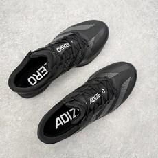 AD Adizero Adios 10 竞速训练跑鞋完整解析一、外观核心识别特征1. 配色与标识整体白基 AD Adizero Adios 10 竞速训练跑鞋完整解析一、外观核心识别特征1. 配色与标识整体白基