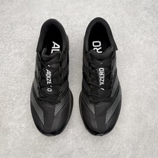 AD Adizero Adios 10 竞速训练跑鞋完整解析一、外观核心识别特征1. 配色与标识整体白基 AD Adizero Adios 10 竞速训练跑鞋完整解析一、外观核心识别特征1. 配色与标识整体白基