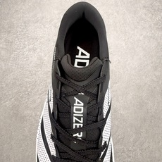AD Adizero Adios 10 竞速训练跑鞋完整解析一、外观核心识别特征1. 配色与标识整体白基 AD Adizero Adios 10 竞速训练跑鞋完整解析一、外观核心识别特征1. 配色与标识整体白基