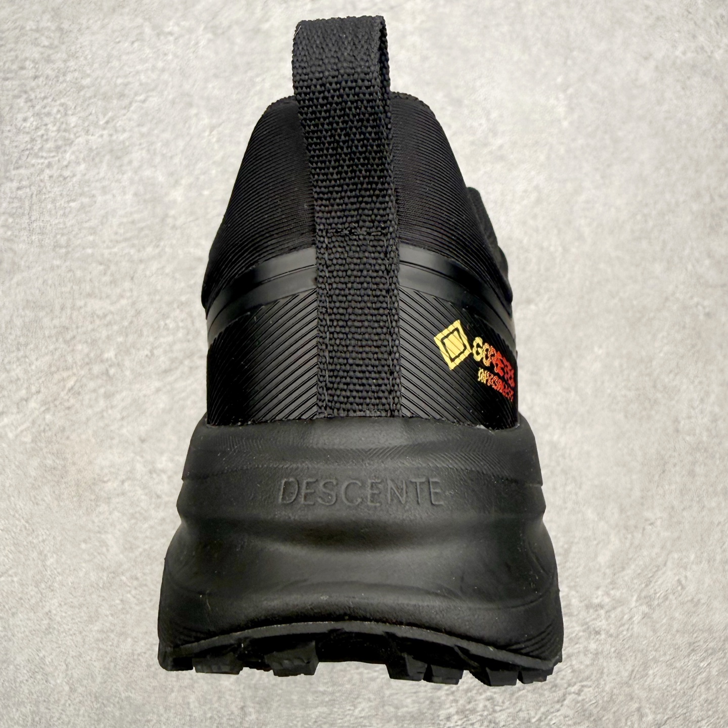 迪桑特DESCENTE RUNNING系列 LAVITATE 3.0 AIR WIRE 缓震舒适 BOA