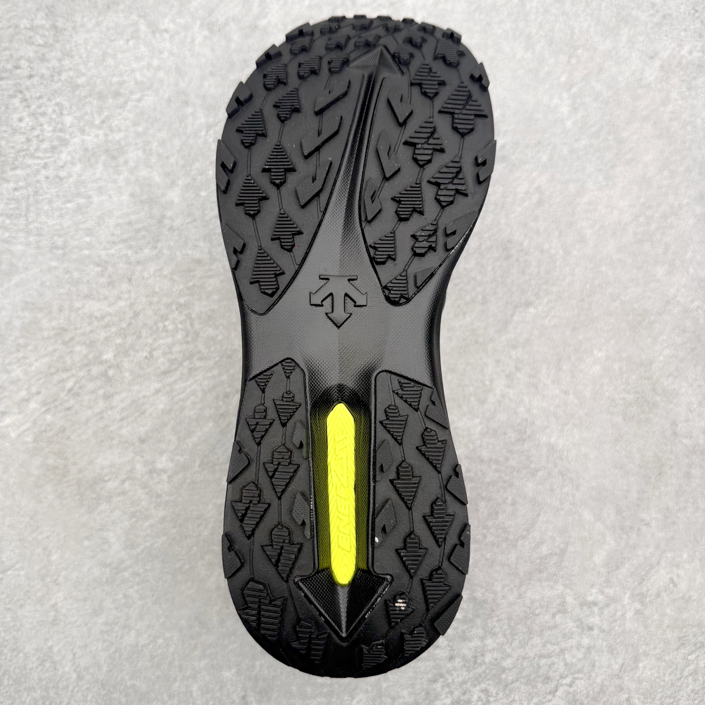 迪桑特DESCENTE RUNNING系列 LAVITATE 3.0 AIR WIRE 缓震舒适 BOA