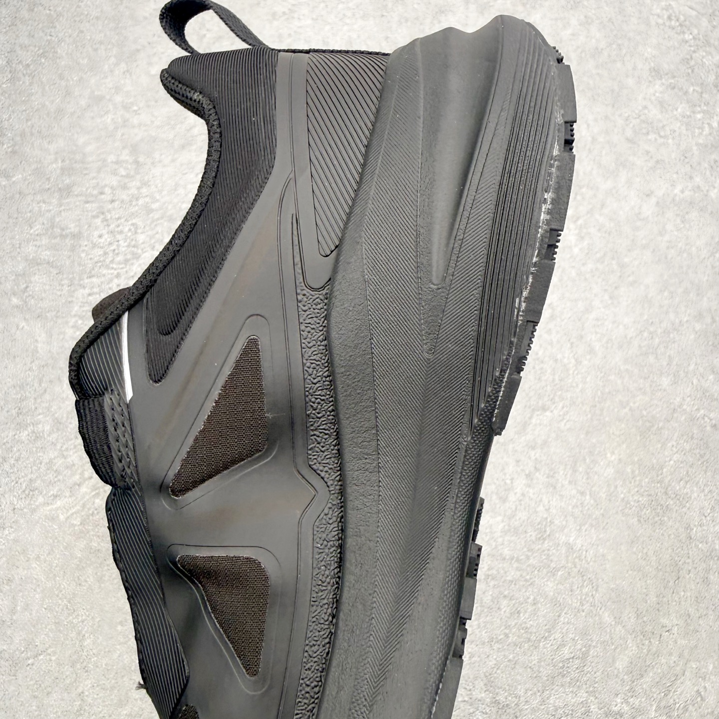 迪桑特DESCENTE RUNNING系列 LAVITATE 3.0 AIR WIRE 缓震舒适 BOA