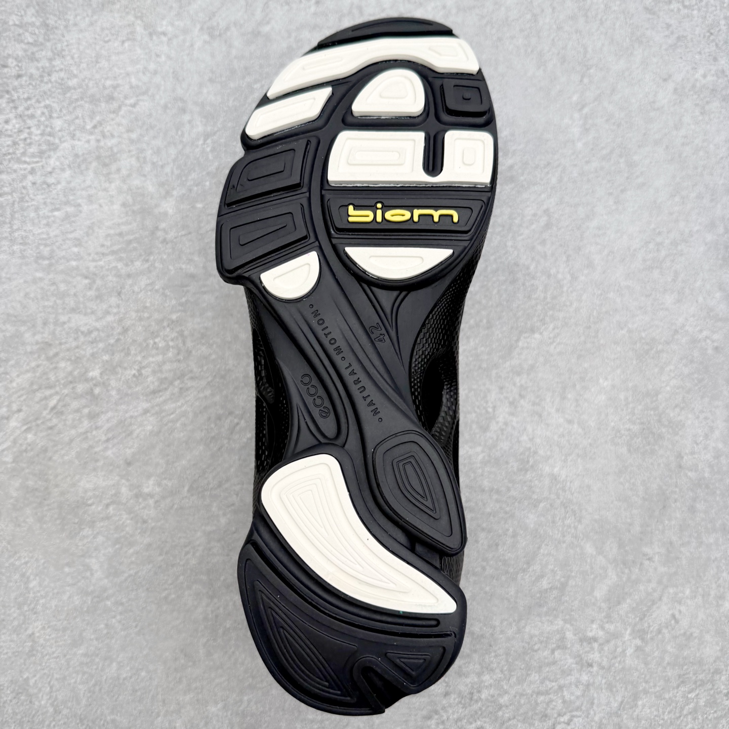 ECCo爱步 Biom C Trail 时尚简约牛皮减震耐磨低帮休闲跑步鞋 ECCO以三大核心特征为依托