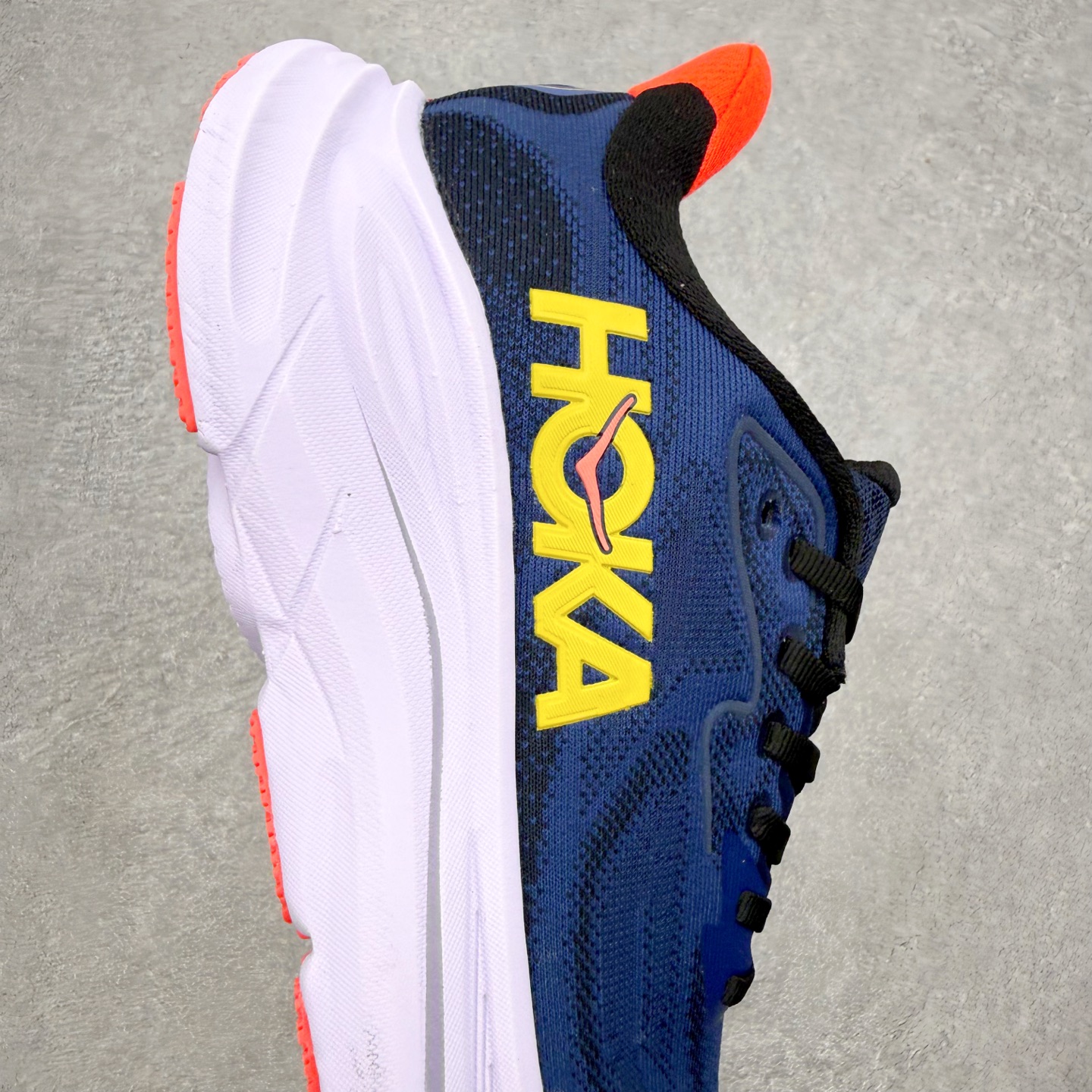 HOKA ONE ONE Clifton 克里夫顿10代专业性能减震公路跑步鞋 轻盈透气的针织网面和纱线