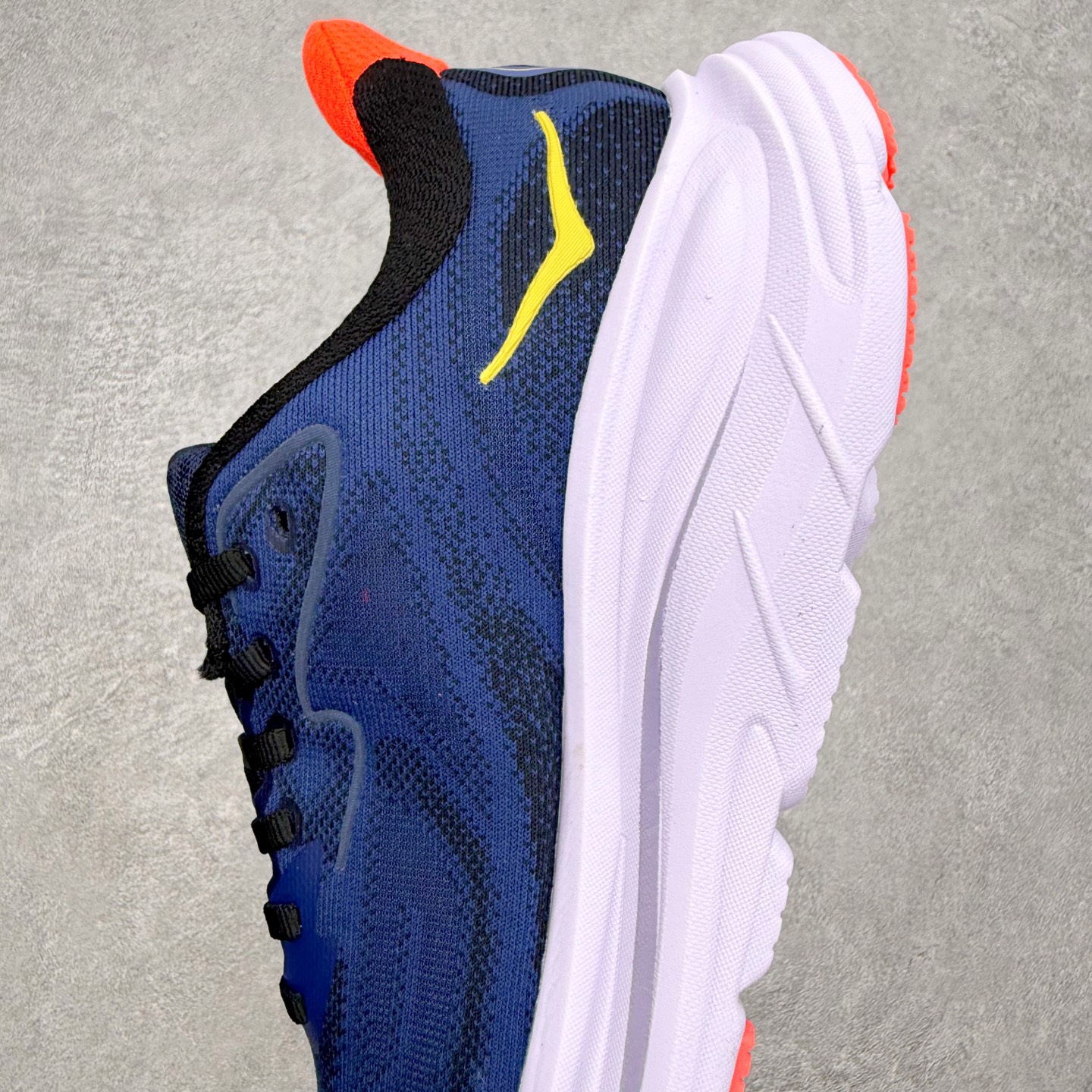 HOKA ONE ONE Clifton 克里夫顿10代专业性能减震公路跑步鞋 轻盈透气的针织网面和纱线