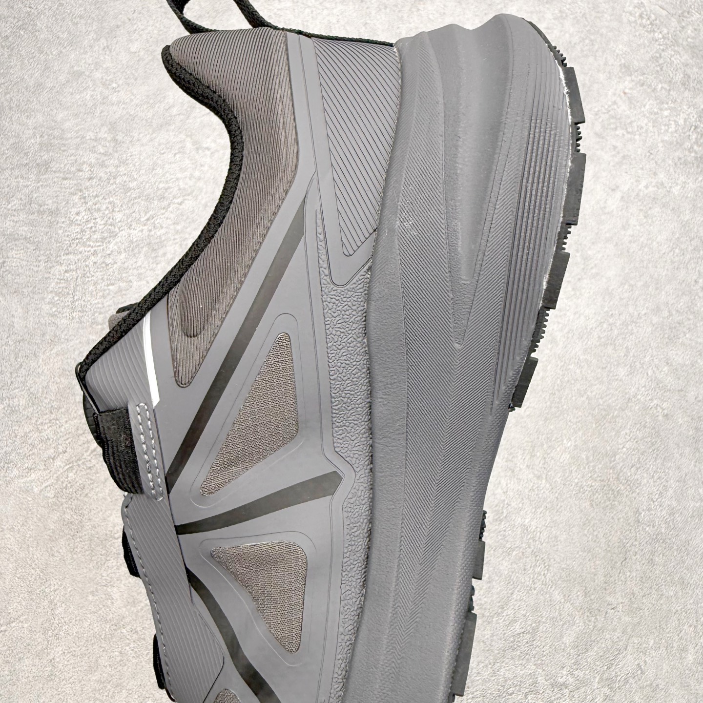 迪桑特DESCENTE RUNNING系列 LAVITATE 3.0 AIR WIRE 缓震舒适 BOA