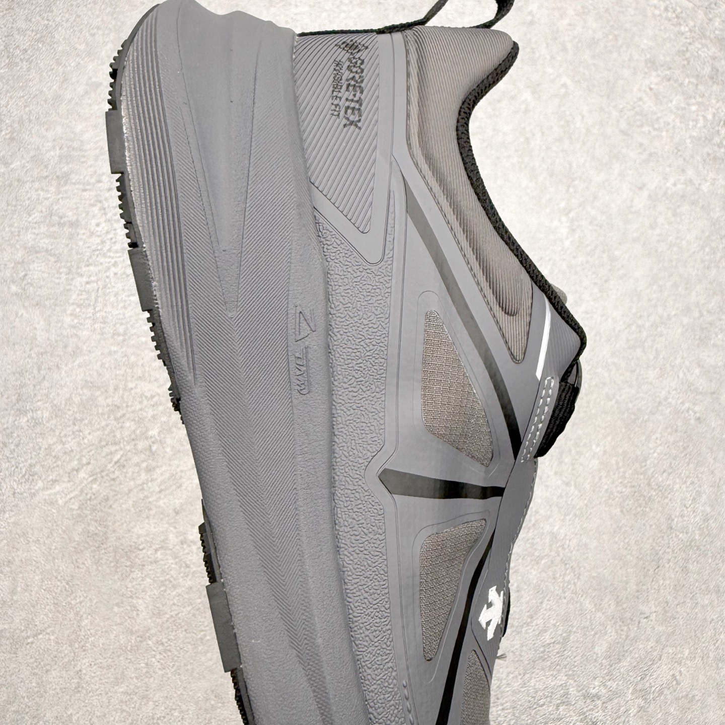 迪桑特DESCENTE RUNNING系列 LAVITATE 3.0 AIR WIRE 缓震舒适 BOA