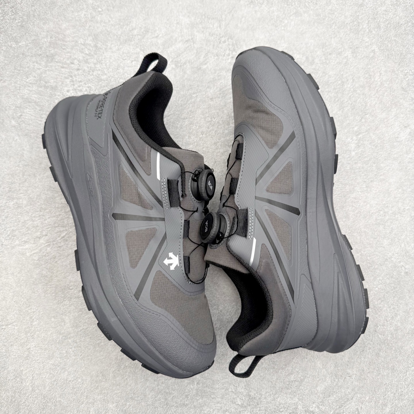 迪桑特DESCENTE RUNNING系列 LAVITATE 3.0 AIR WIRE 缓震舒适 BOA