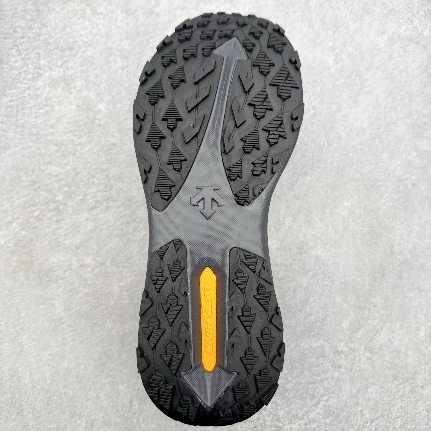 迪桑特DESCENTE RUNNING系列 LAVITATE 3.0 AIR WIRE 缓震舒适 BOA