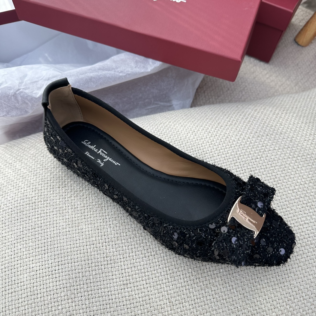 NO:651231,Every bow is a classic. I really admire the designers of Fila for perfectly integrating the freedom, flexibility and beauty of butterflies into every shoe. If every girl should own a pair of hot white shoes, then Fila is definitely the best choice for single shoes.19860909每一款蝴蝶结都堪称经典 真的很佩服菲拉的设计师 将蝴蝶的自由 灵动 美丽 完美的融入每一款鞋子中 如果说每个女孩都该拥有一双大热的小白鞋的话 那么菲拉绝对是不二之选,单鞋,Women's Shoes