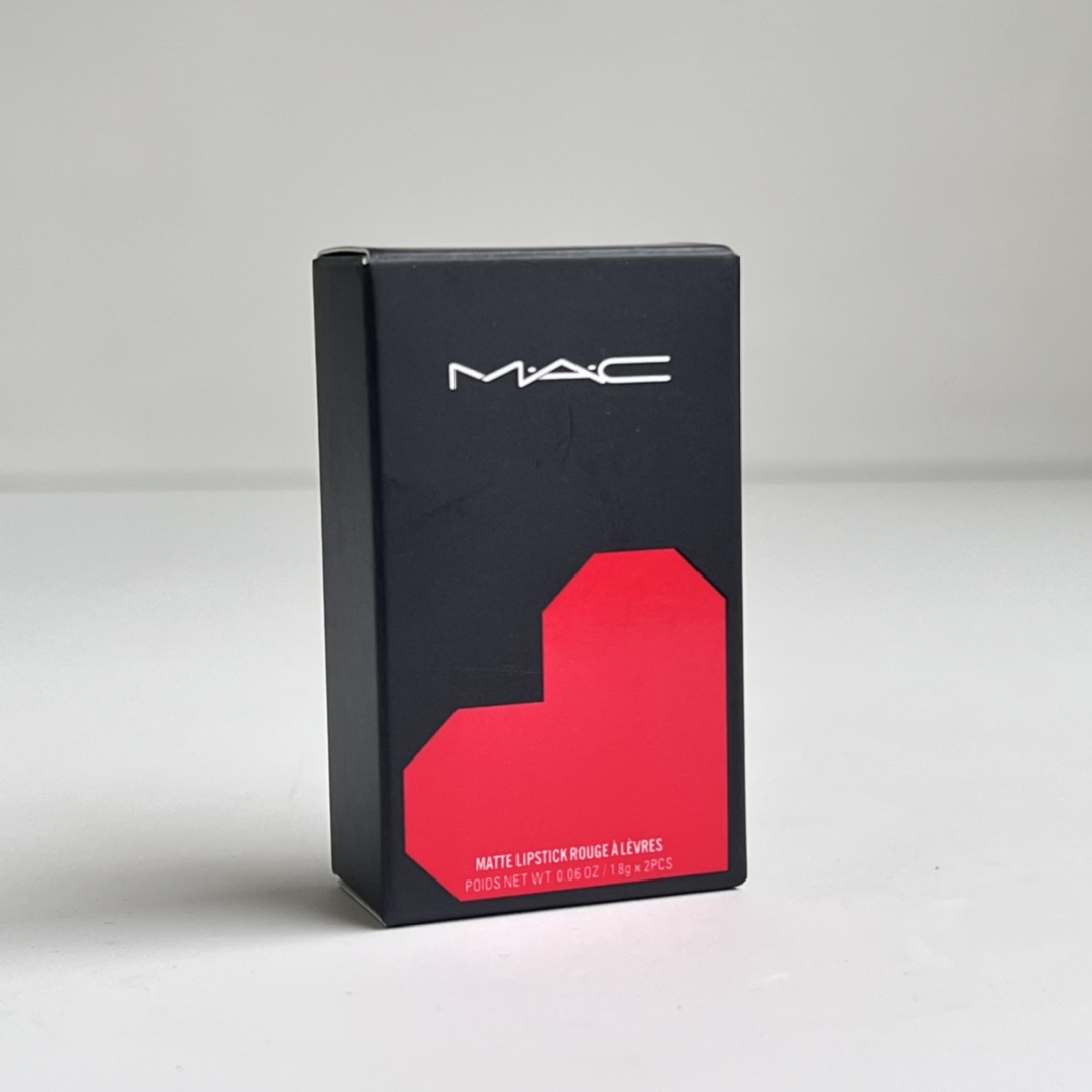 Último modelo de la web oficial de MAC + barra de labios con logo de la marca, logo impreso en el tubo central, barra d…