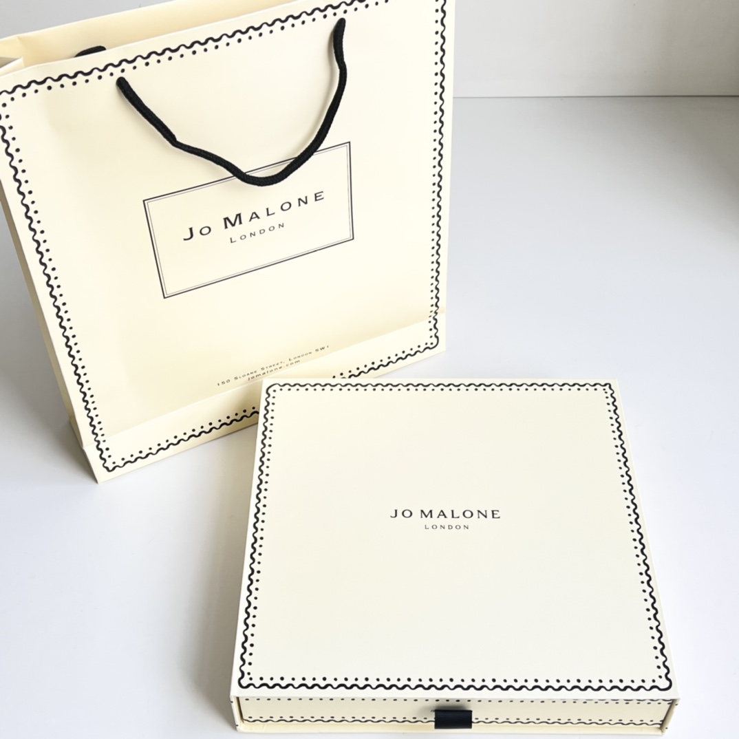 Se puede equipar con bolsa de regalo + etiqueta en chino ✔️ Set de ocho piezas de Jo Malone Nueva Era! Incluye: Muestra…