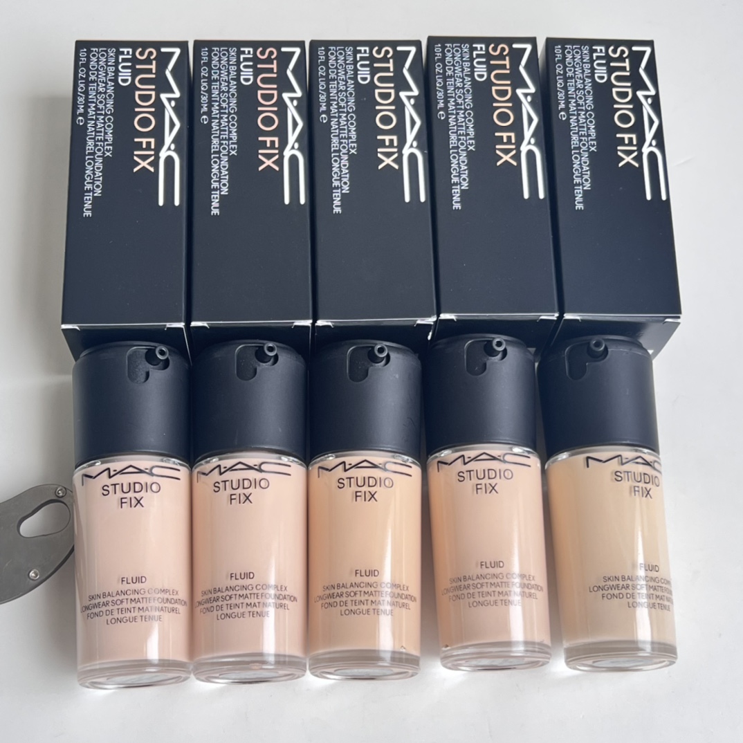 MAC nuevo producto base de maquillaje frasco luminoso 30ml! Tonos: NW11, N12, NC15, N18, NC12.