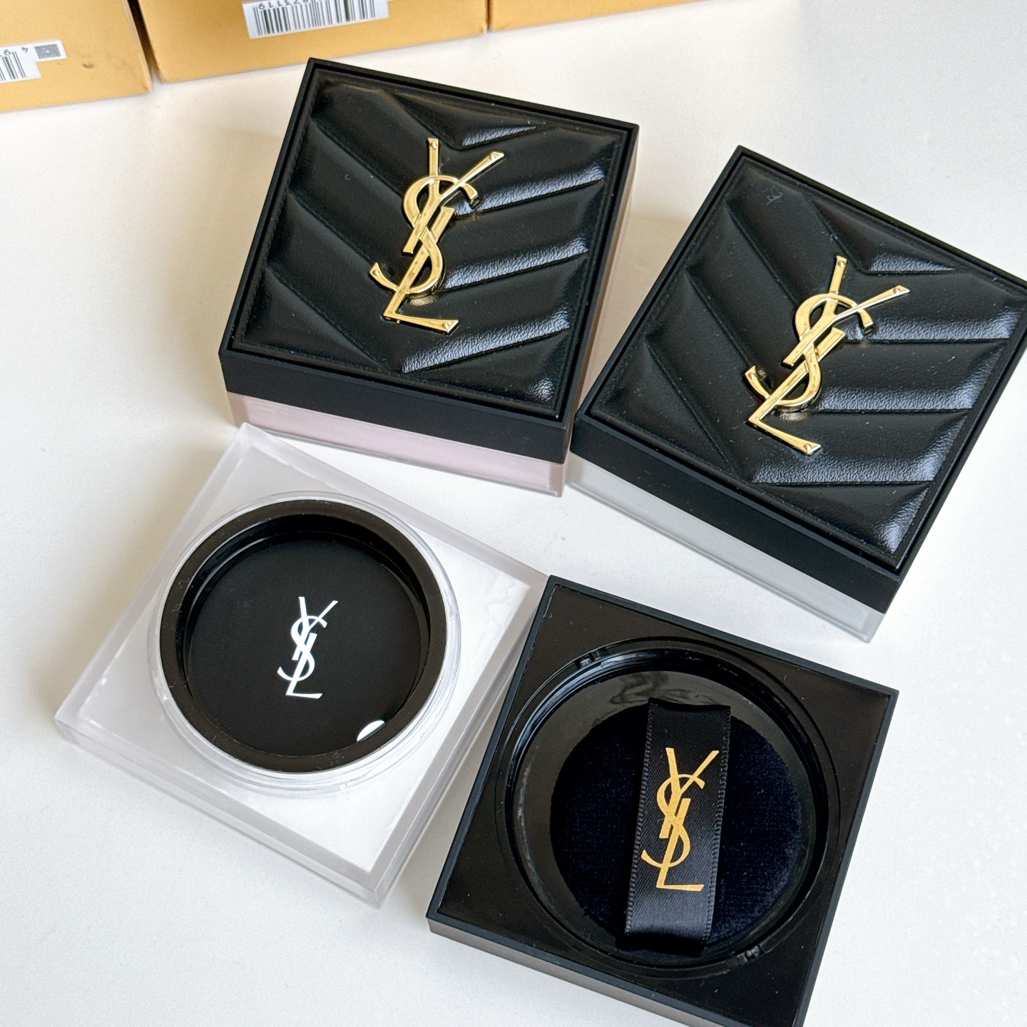 专柜品质/90💰包邮
圣罗兰皮革散粉！色号：01#透明色，04#粉雾紫，05#冰川蓝。
