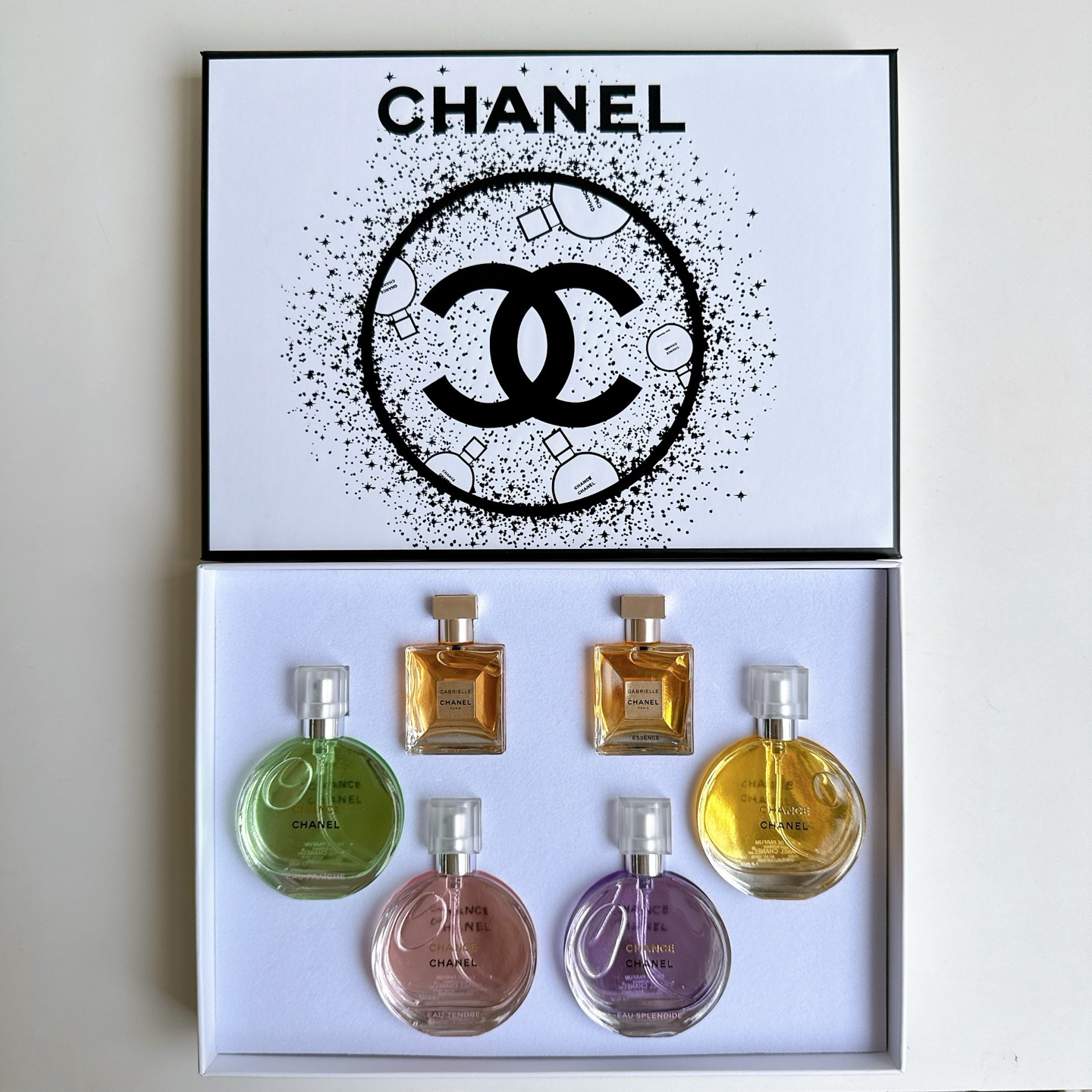 ¡80! ¡Set de muestras de perfume Chanel 4+2! Incluye: muestras de 30 ml de Chance Eau Tendre, Chance Eau Fraîche, Chanc…