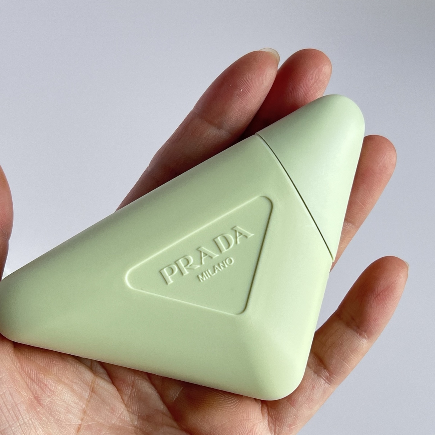 专/30💰
普拉达护手霜50ml 配中文标 打12 件144