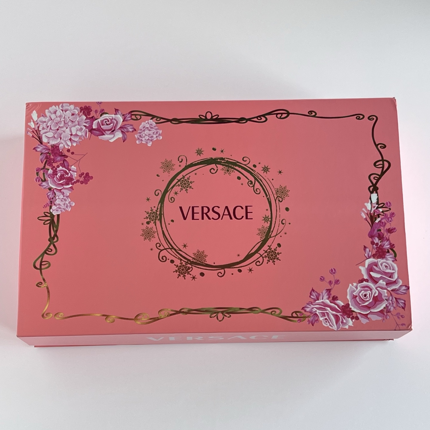 70! Set de maquillaje Versace Bright Crystal de 4 piezas! Incluye: loción corporal 75ml*2, perfume tamaño completo 90ml…