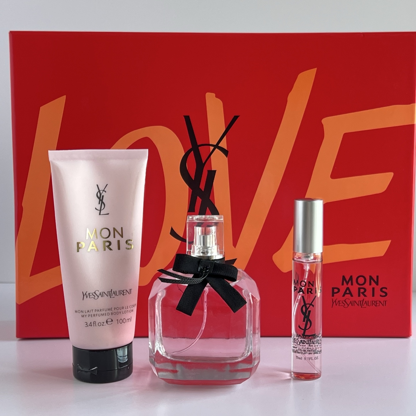 原单品质/75💰包邮
圣罗兰反转巴黎彩妆三件套！内含：身体乳75ml，香水90ml，试管香水7.5ml。