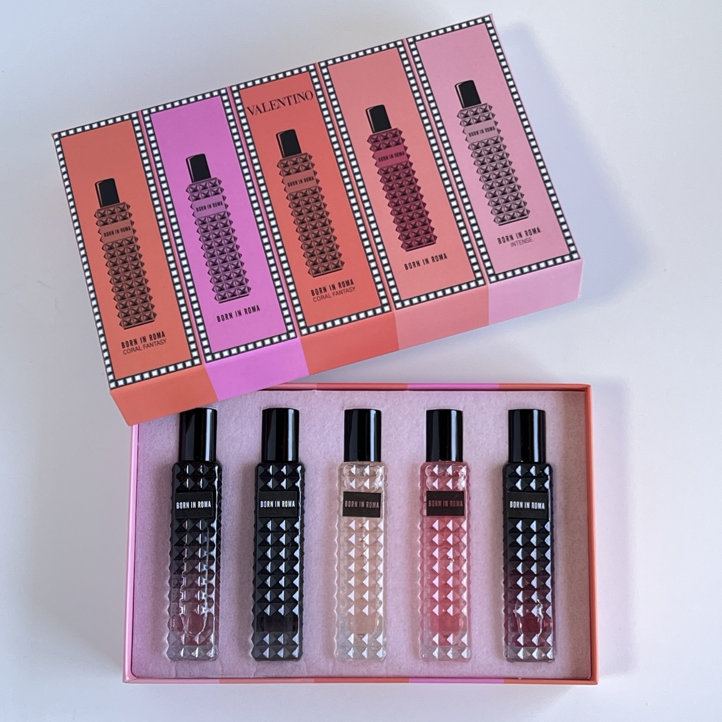 95💰
T3465华伦天奴明星随行香五件套！内含：15ml*5带喷头。打12，件48。