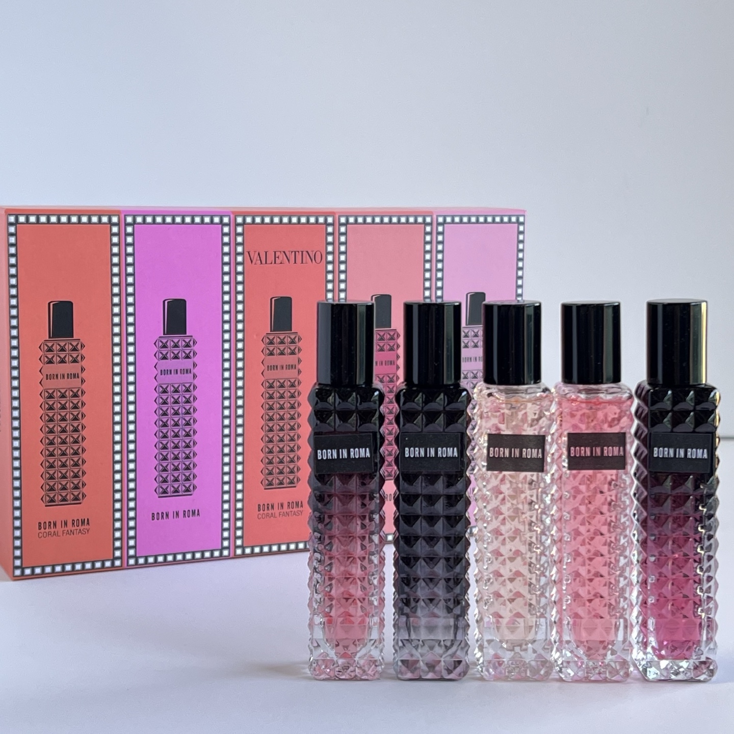 95💰
T3465华伦天奴明星随行香五件套！内含：15ml*5带喷头。打12，件48。