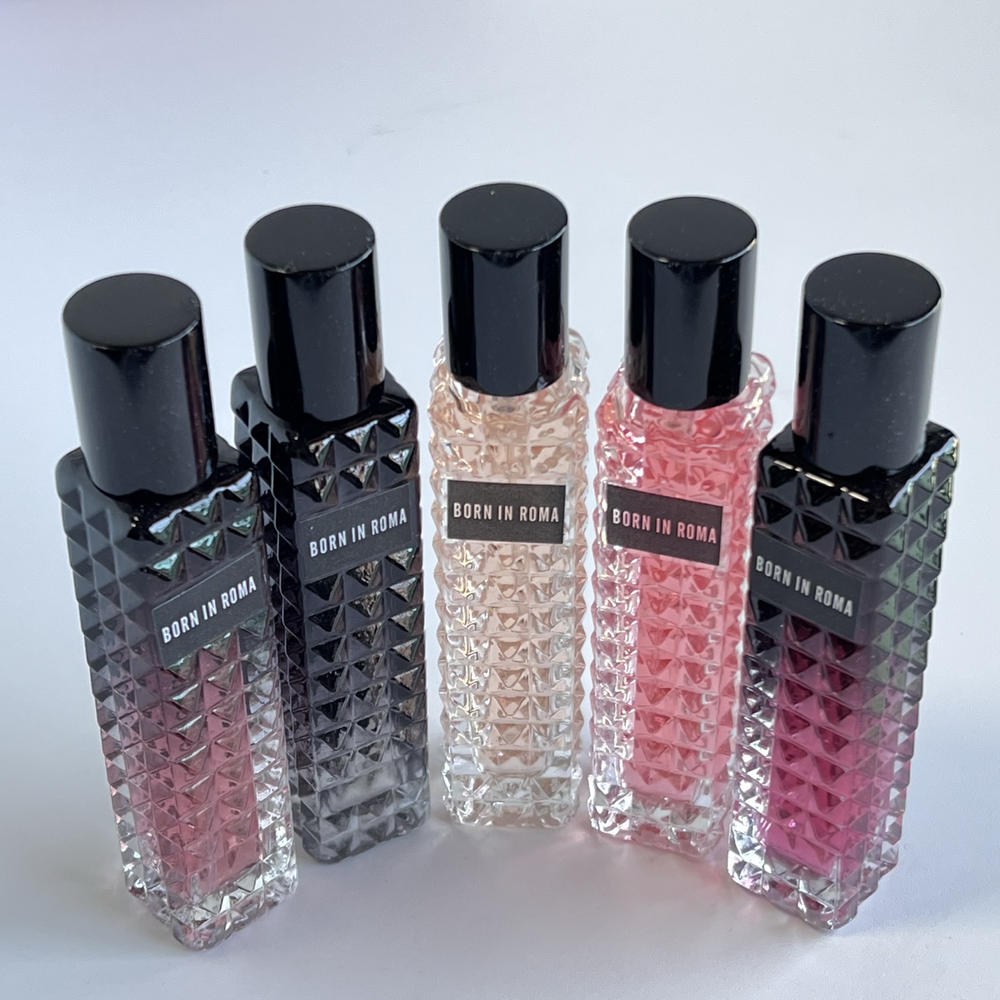 95💰
T3465华伦天奴明星随行香五件套！内含：15ml*5带喷头。打12，件48。