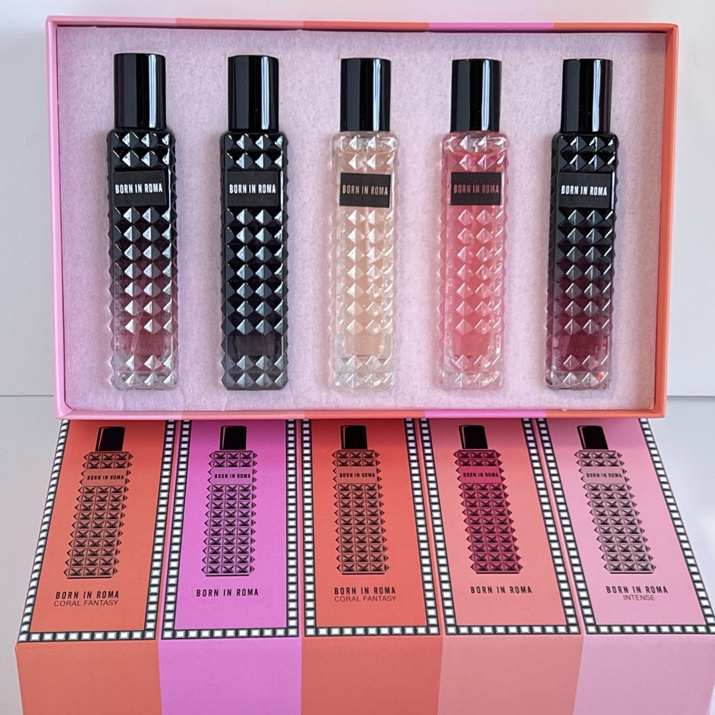 95💰
T3465华伦天奴明星随行香五件套！内含：15ml*5带喷头。打12，件48。