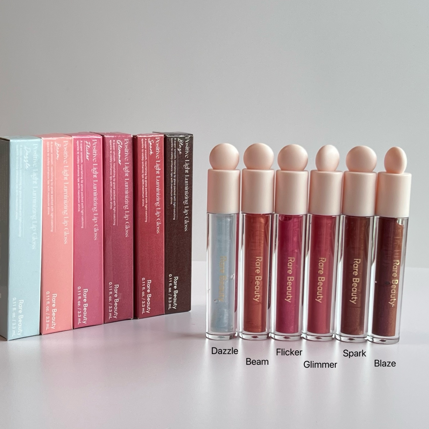 Gloss labial brillante con purpurina Selena 3.3ml! Tonos: Dazzle, Beam, Flicker, Glimmer, Spark, Blaze.