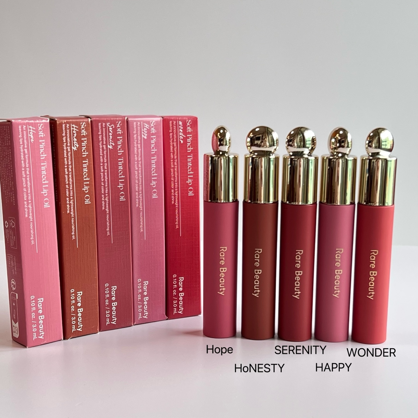 Lápiz labial mate Selena 3ml! Tonos: Hope#, HoNESTY#, SERENlTY#, HAPPY#, WONDER#.