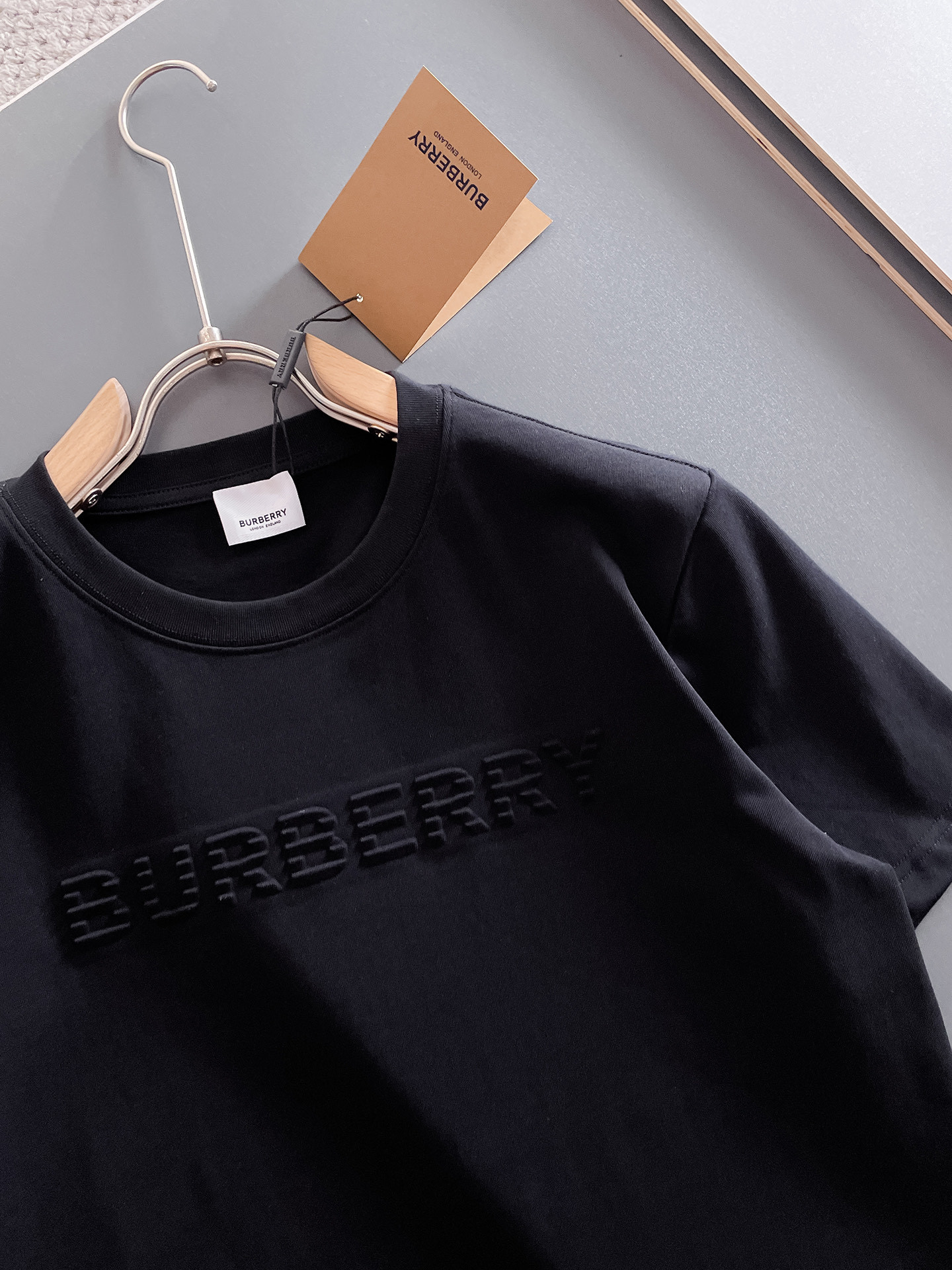巴宝*Burberry 25SS春夏新款首发专柜最新款短袖圆领T恤 高端订制 设计前卫时尚!品牌log