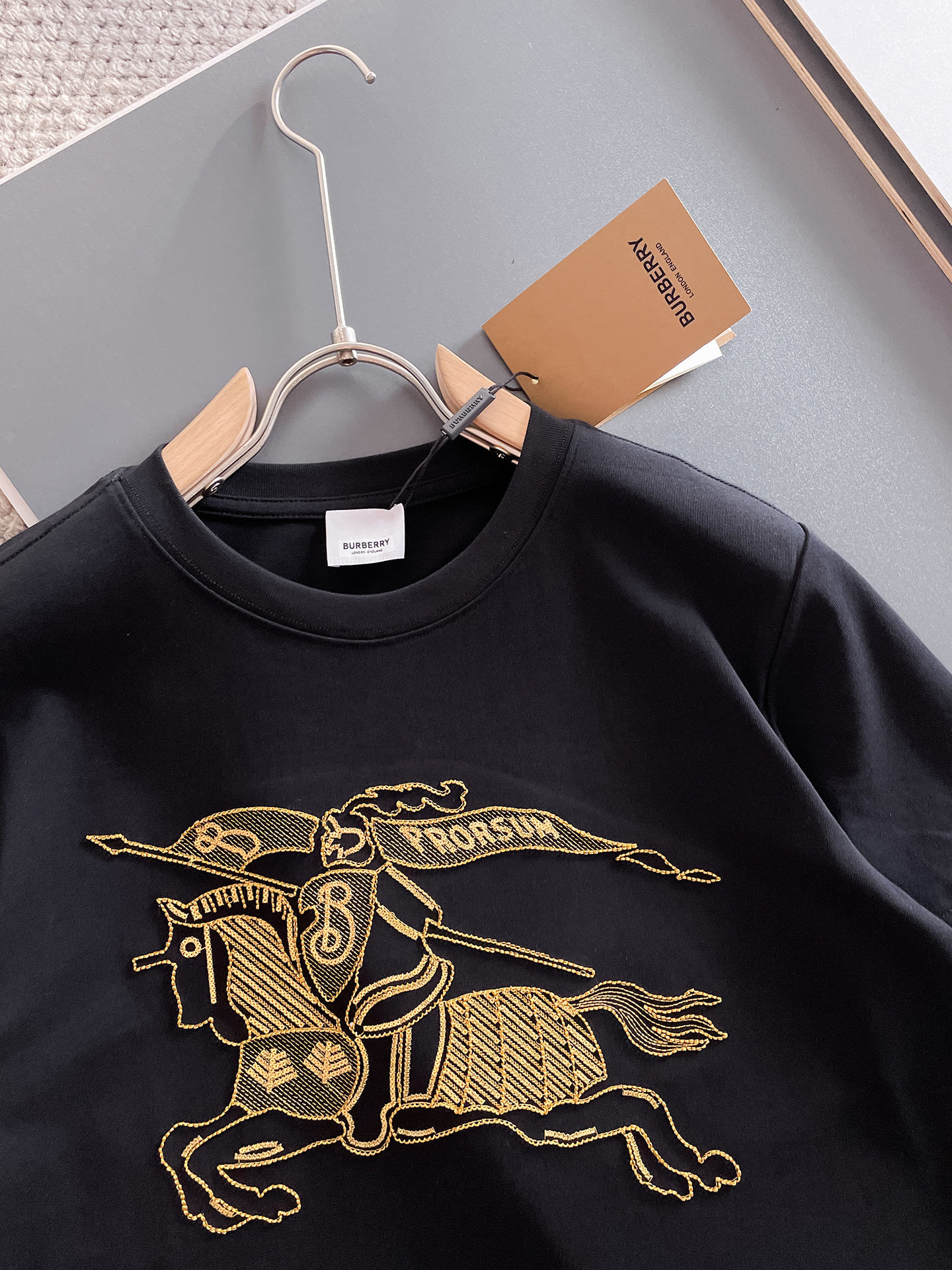 巴宝*Burberry 25SS春夏新款首发专柜最新款短袖圆领T恤 高端订制 设计前卫时尚!品牌log
