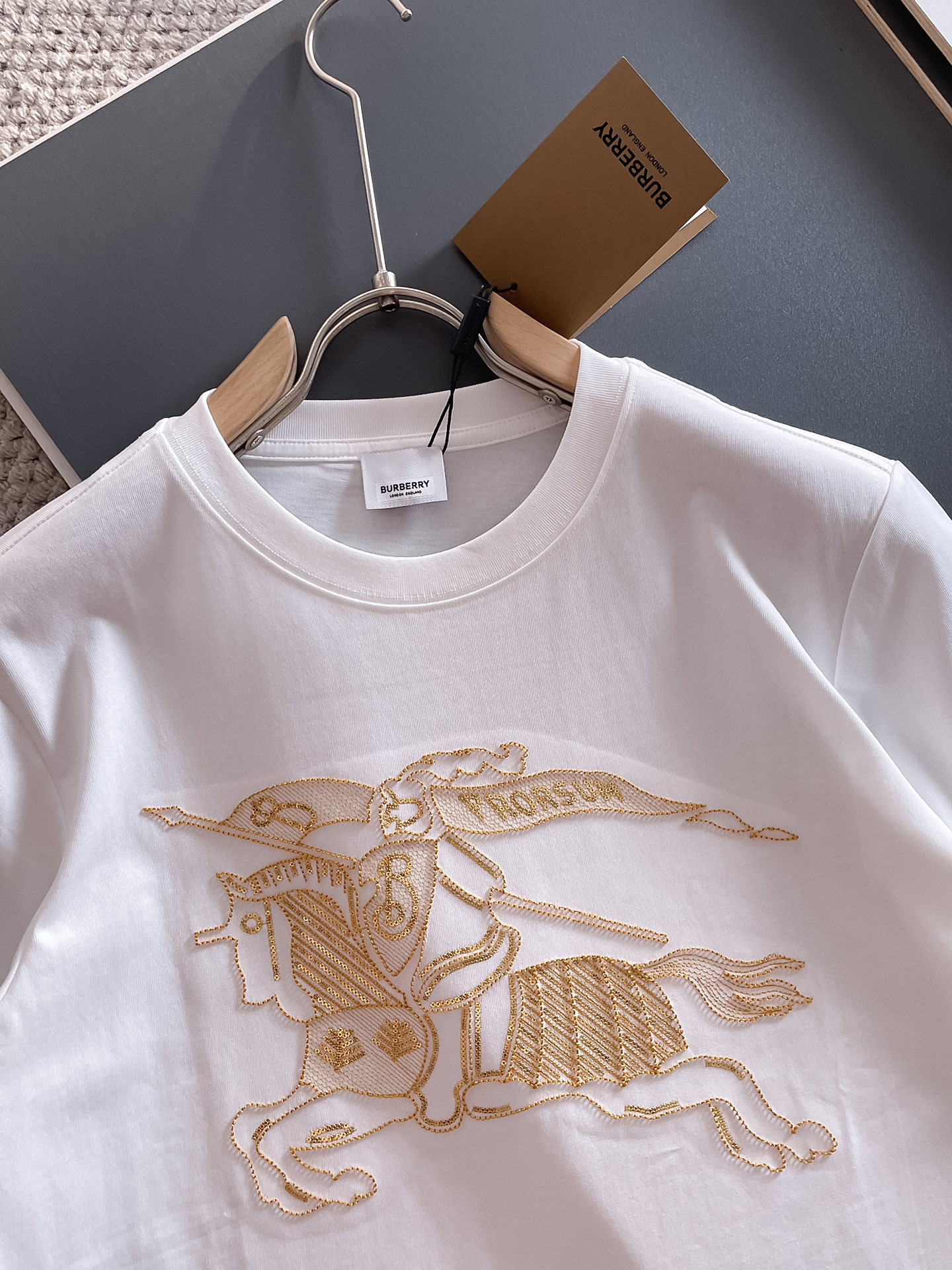 巴宝*Burberry 25SS春夏新款首发专柜最新款短袖圆领T恤 高端订制 设计前卫时尚!品牌log