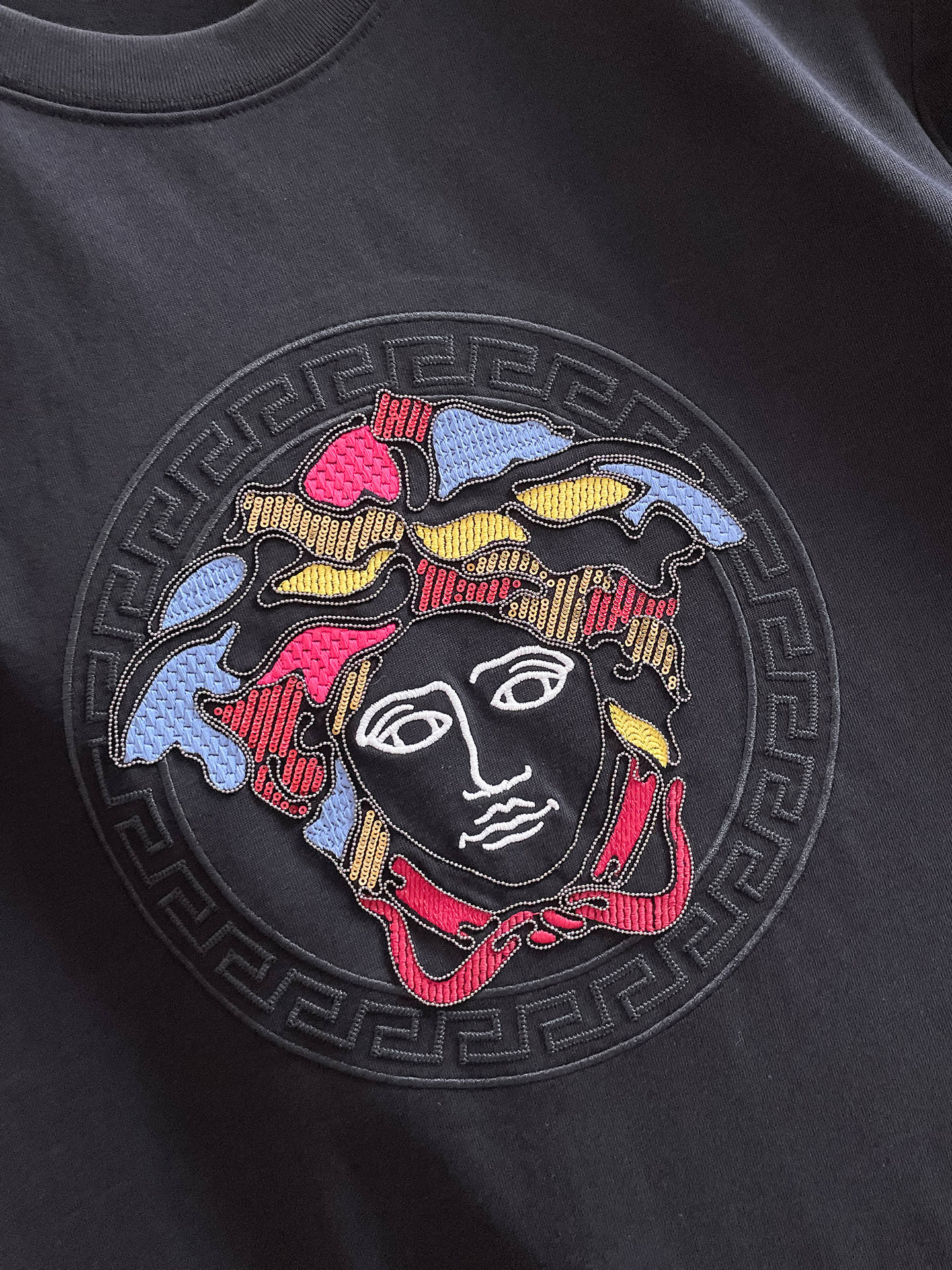  范思*Versace 25SS春夏新款首发专柜最新款短袖圆领T恤 高端订制 设计前卫时尚！品牌logo