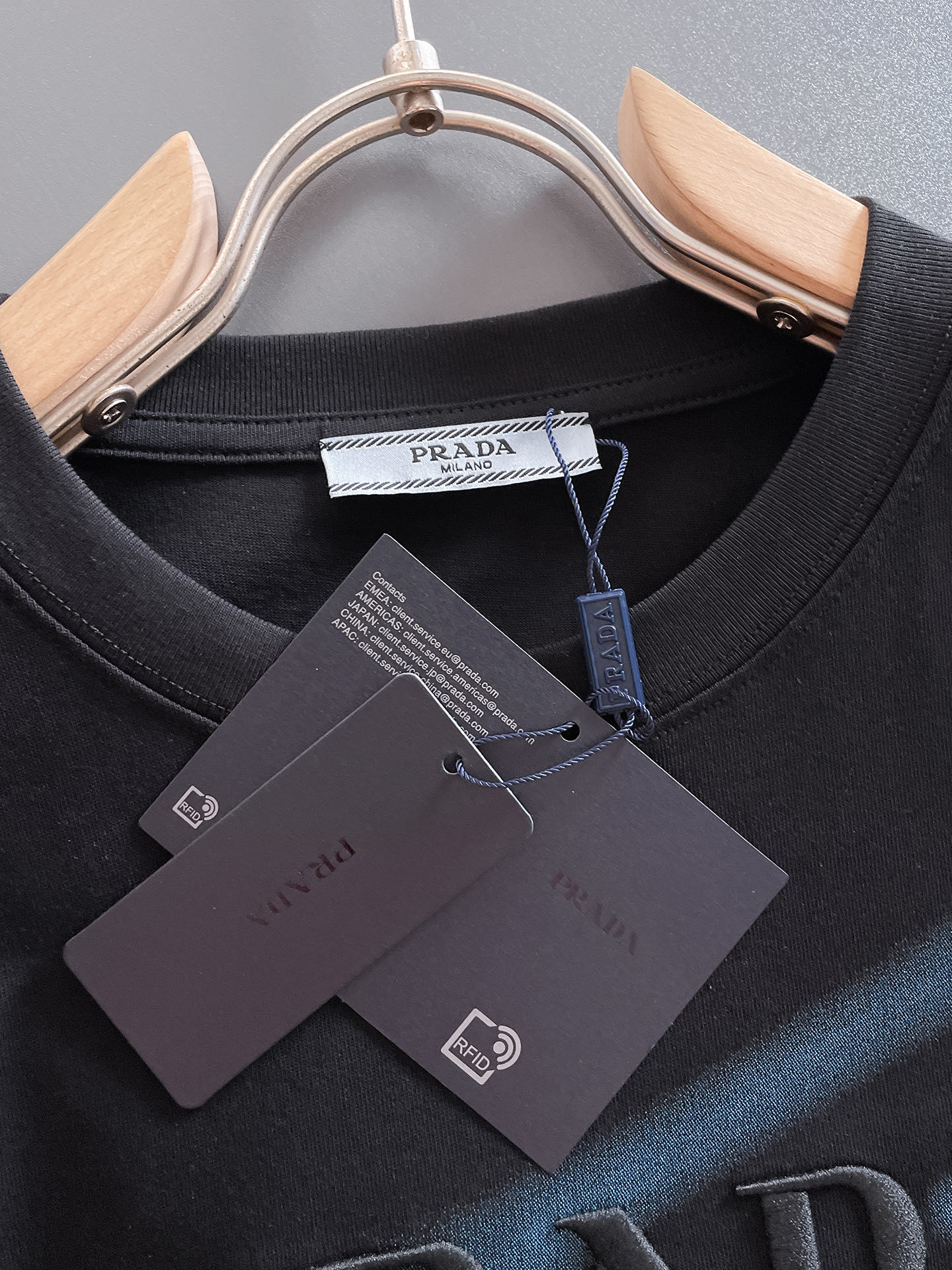 普拉*Prada 25SS春夏新款首发专柜最新款短袖圆领T恤 高端订制 设计前卫时尚!品牌logo重工