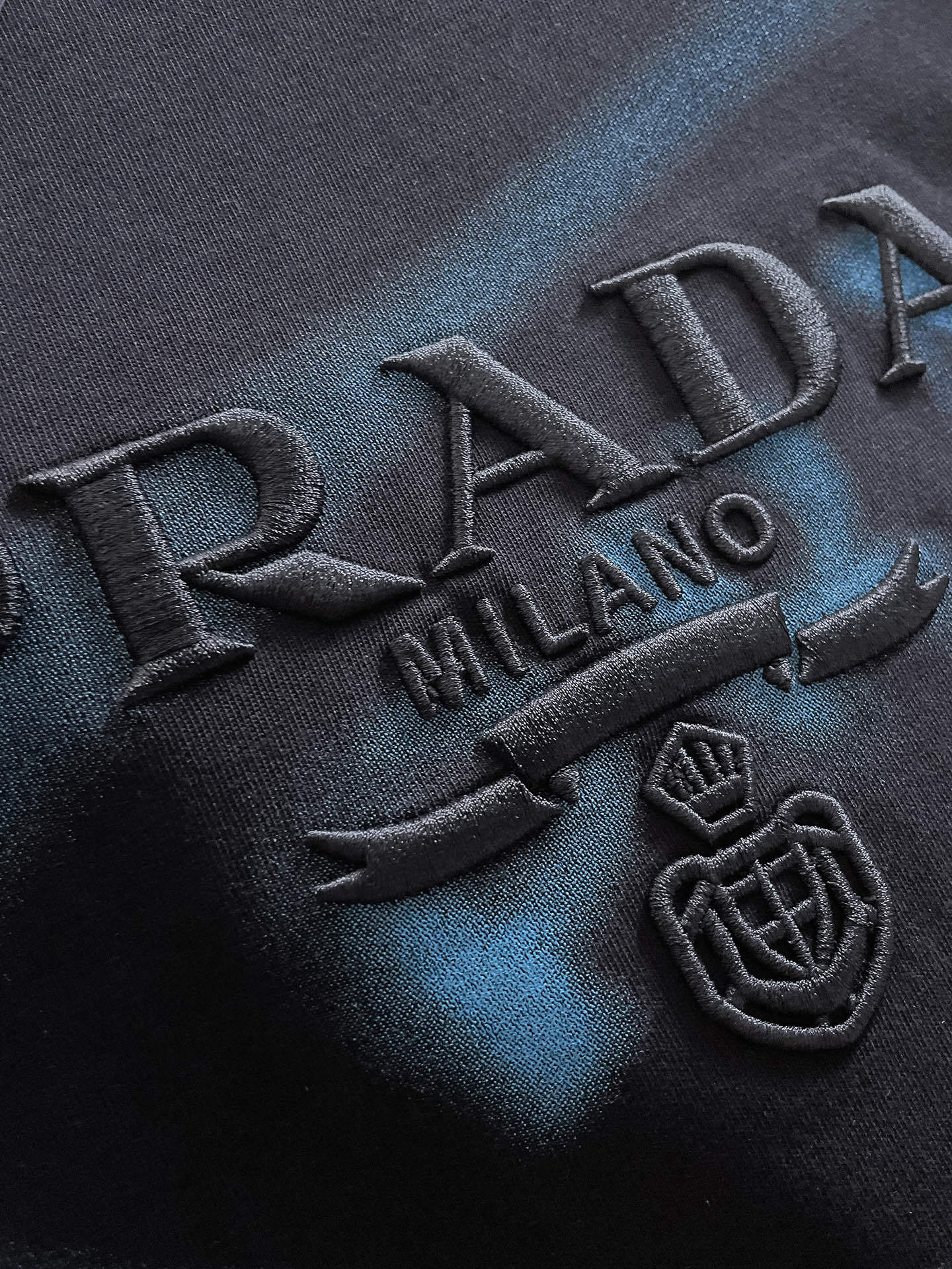 普拉*Prada 25SS春夏新款首发专柜最新款短袖圆领T恤 高端订制 设计前卫时尚!品牌logo重工