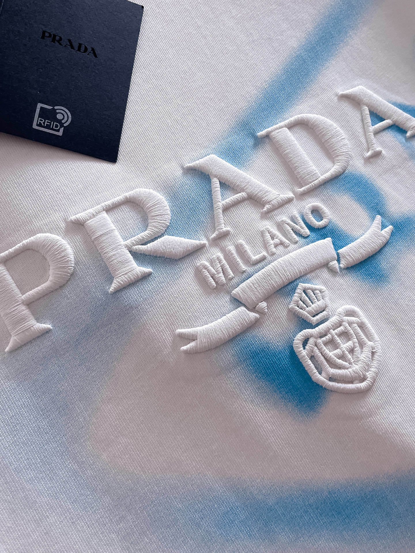 普拉*Prada 25SS春夏新款首发专柜最新款短袖圆领T恤 高端订制 设计前卫时尚!品牌logo重工
