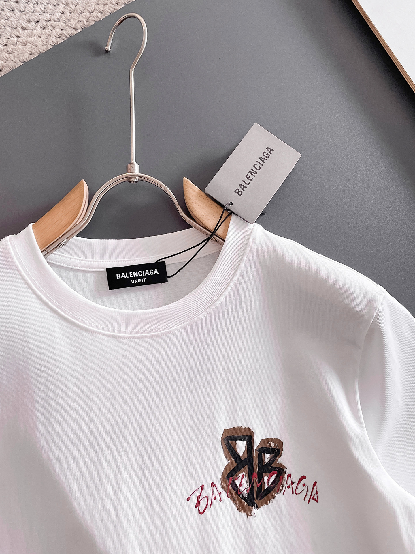 巴黎世*BALENCIAGA 25SS春夏新款首发专柜最新款短袖圆领T恤 手绘高端订制 设计前卫时尚!
