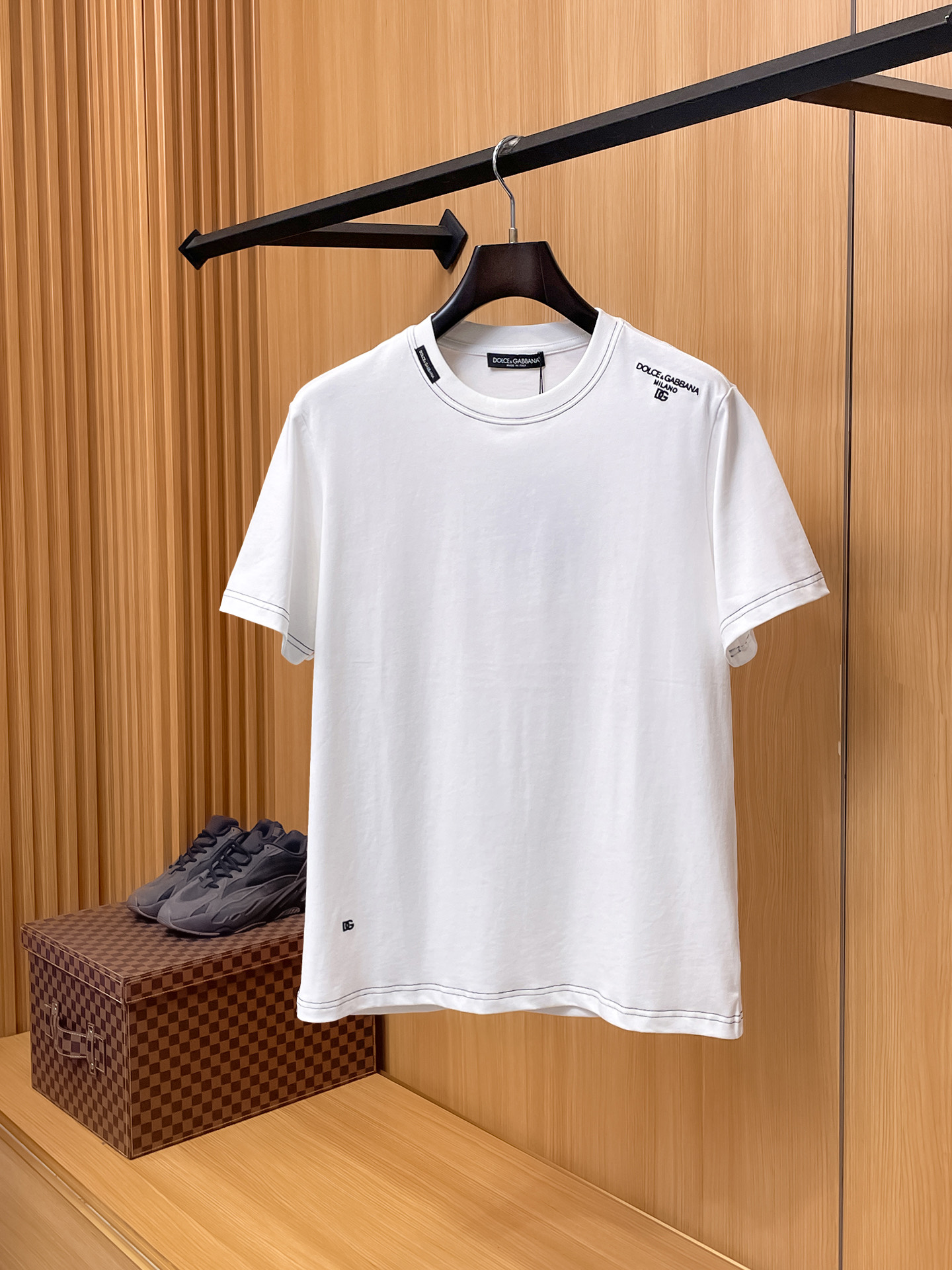 杜嘉班纳D&G26春夏新品专柜首发最新款短袖圆领T恤 高端订制 设计前卫时尚！品牌logo重工艺设计，高