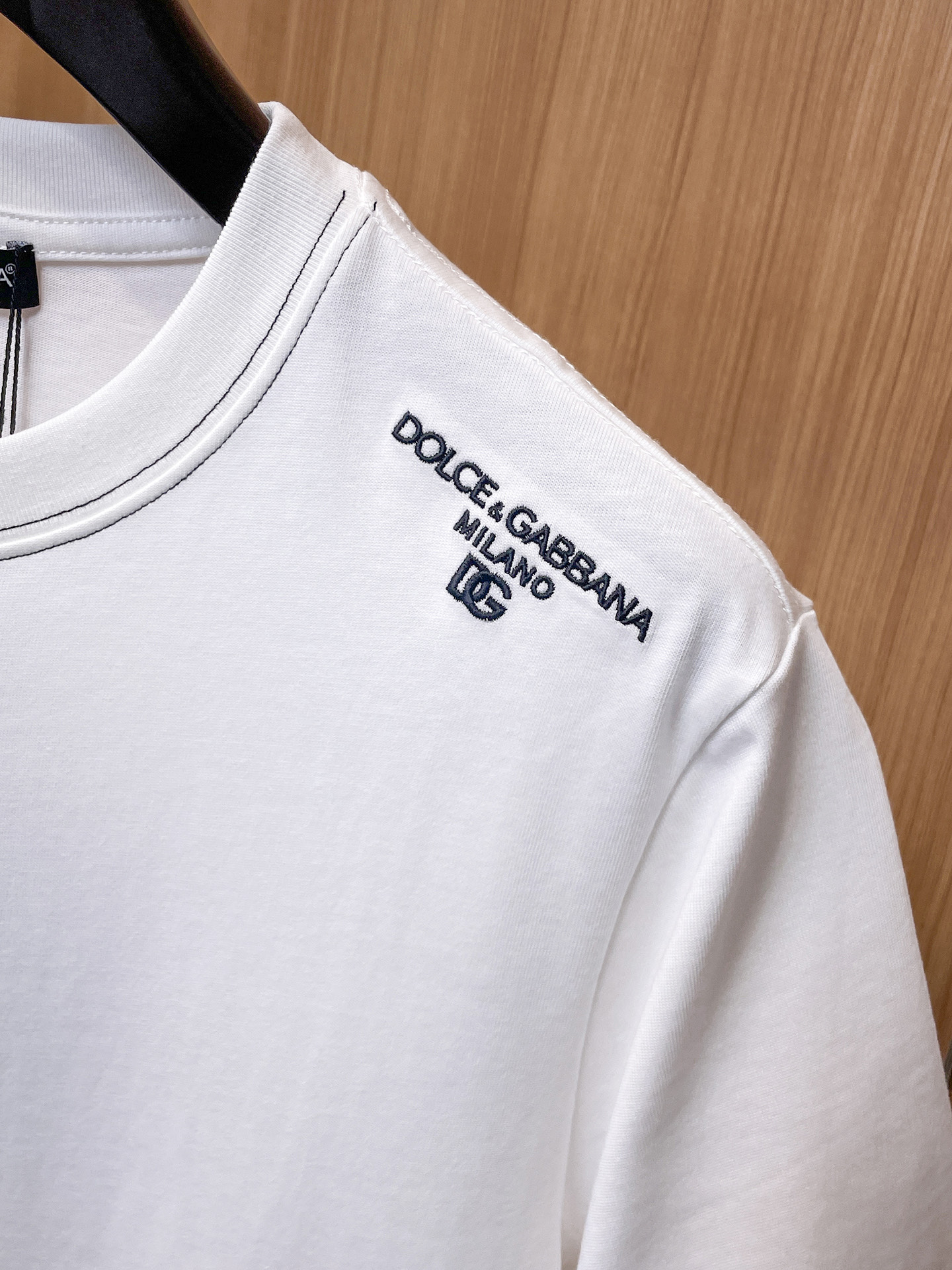 杜嘉班纳D&G26春夏新品专柜首发最新款短袖圆领T恤 高端订制 设计前卫时尚！品牌logo重工艺设计，高