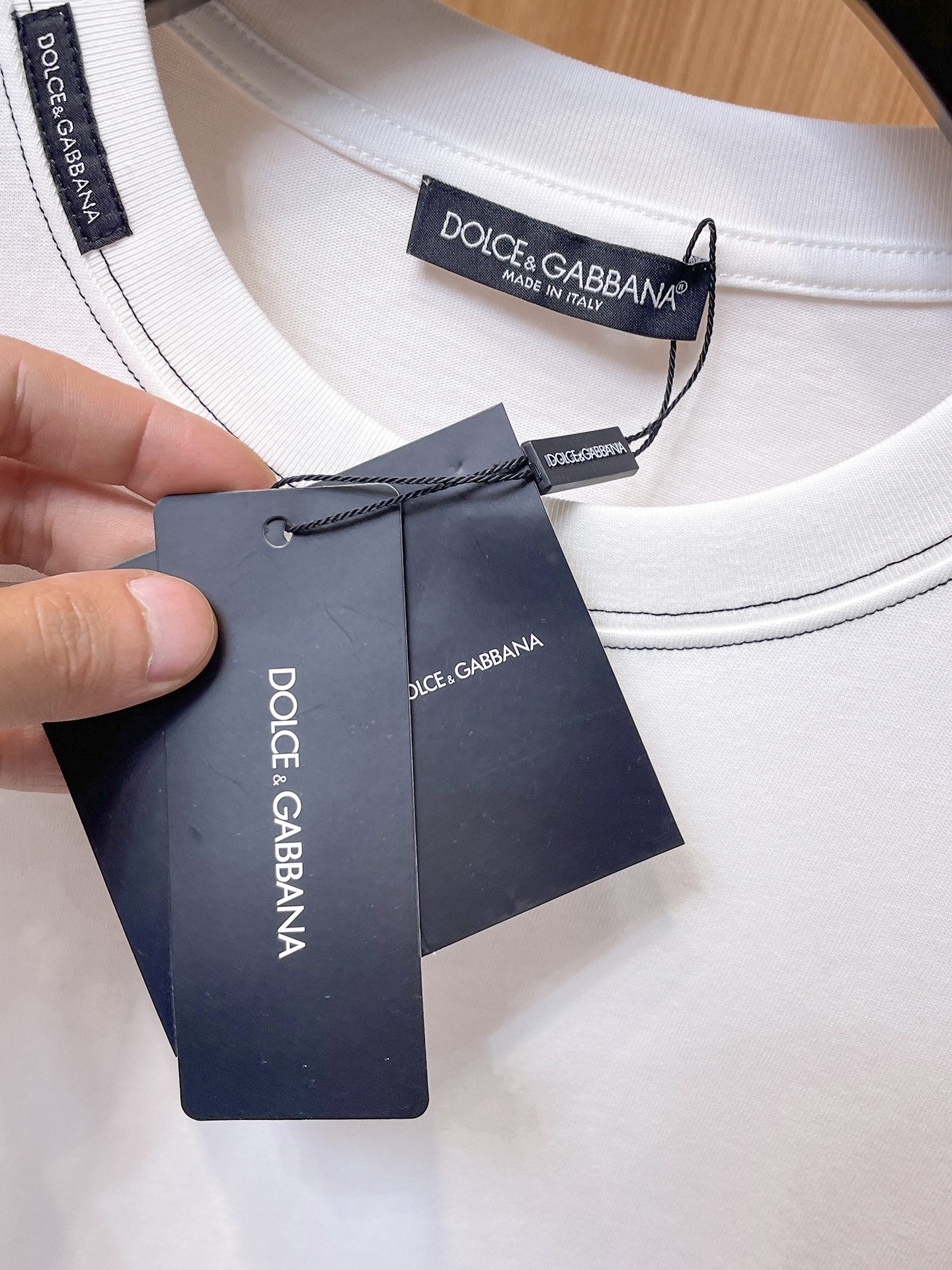 杜嘉班纳D&G26春夏新品专柜首发最新款短袖圆领T恤 高端订制 设计前卫时尚！品牌logo重工艺设计，高