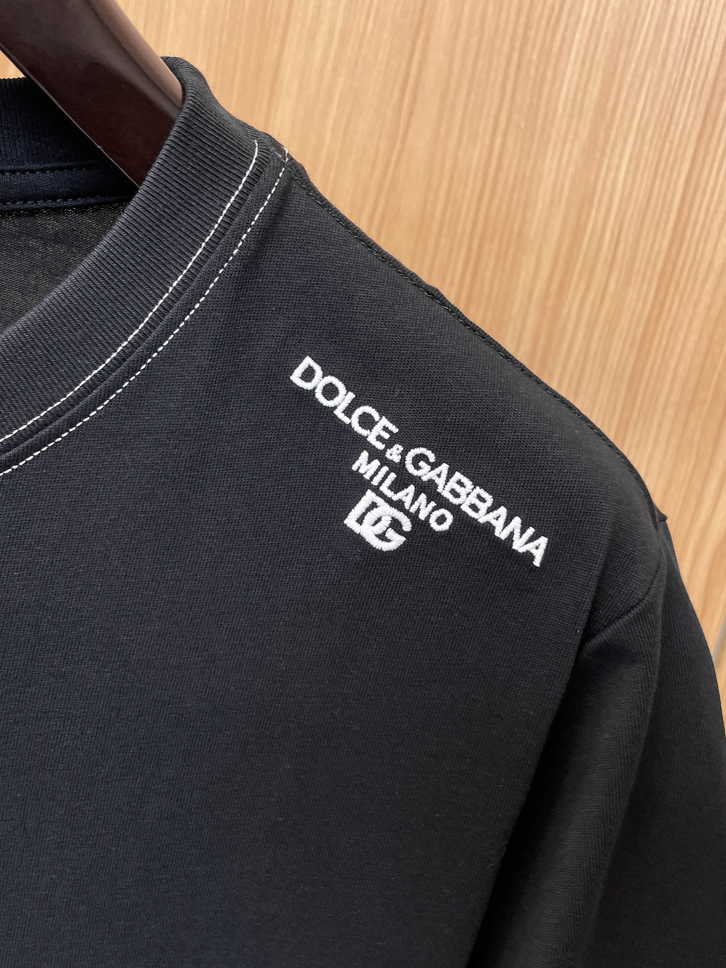 杜嘉班纳D&G26春夏新品专柜首发最新款短袖圆领T恤 高端订制 设计前卫时尚！品牌logo重工艺设计，高