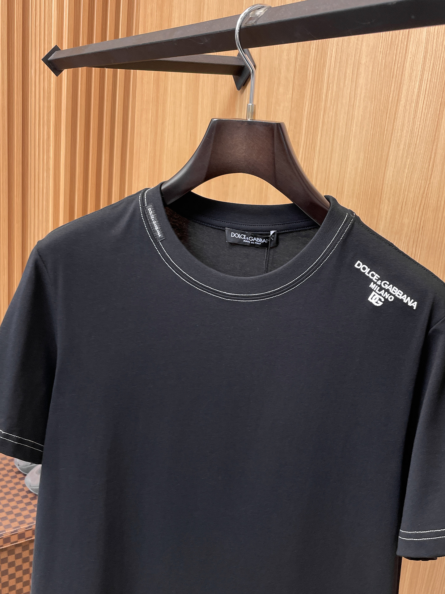 杜嘉班纳D&G26春夏新品专柜首发最新款短袖圆领T恤 高端订制 设计前卫时尚！品牌logo重工艺设计，高