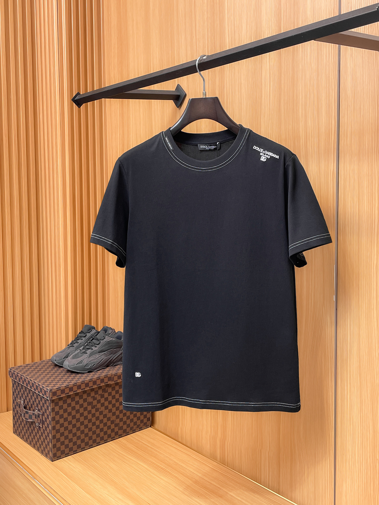 杜嘉班纳D&G26春夏新品专柜首发最新款短袖圆领T恤 高端订制 设计前卫时尚！品牌logo重工艺设计，高