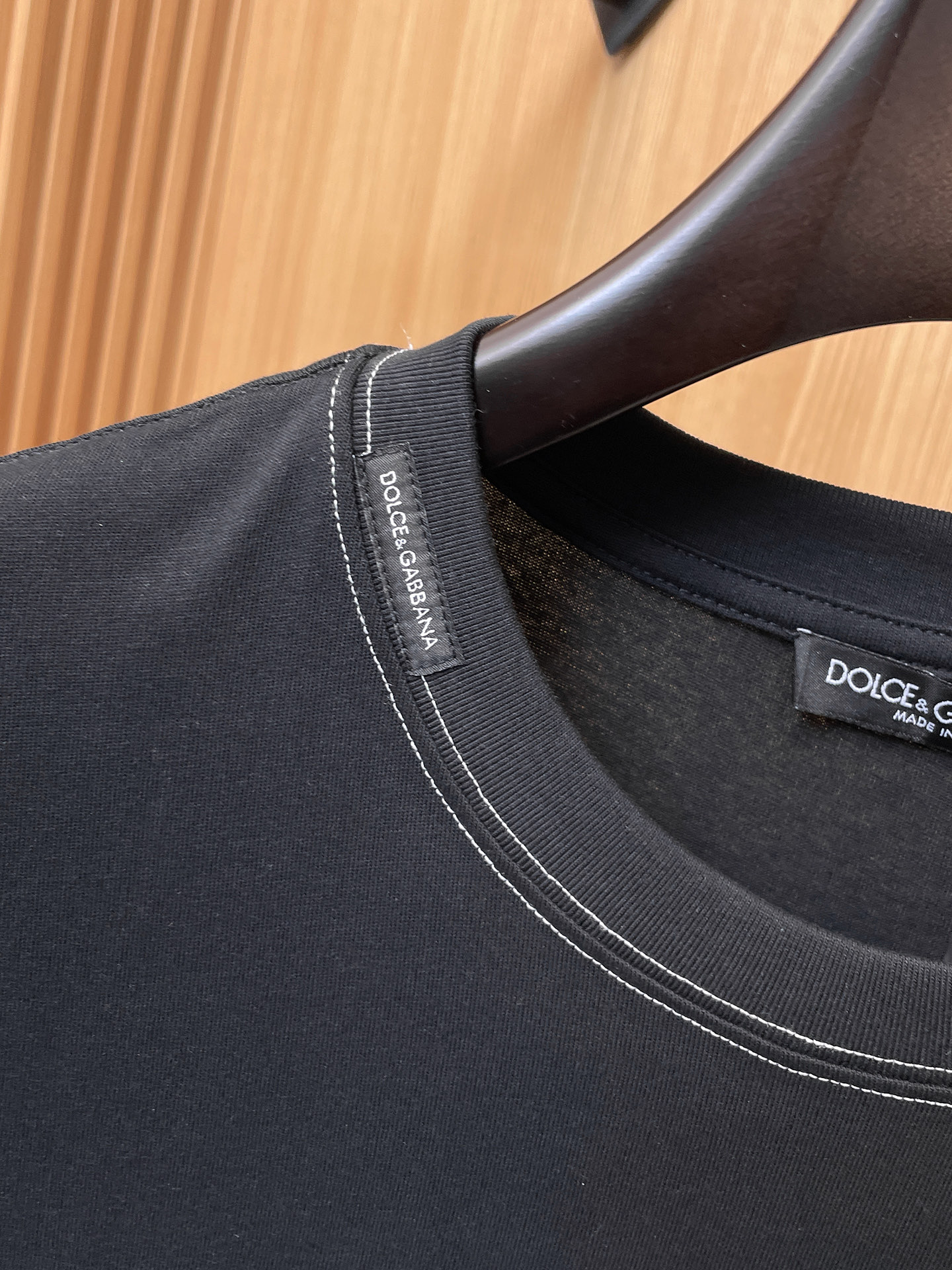 杜嘉班纳D&G26春夏新品专柜首发最新款短袖圆领T恤 高端订制 设计前卫时尚！品牌logo重工艺设计，高