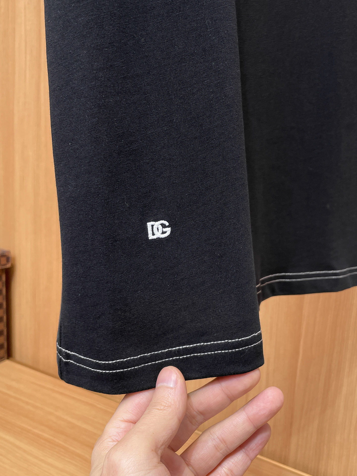 杜嘉班纳D&G26春夏新品专柜首发最新款短袖圆领T恤 高端订制 设计前卫时尚！品牌logo重工艺设计，高