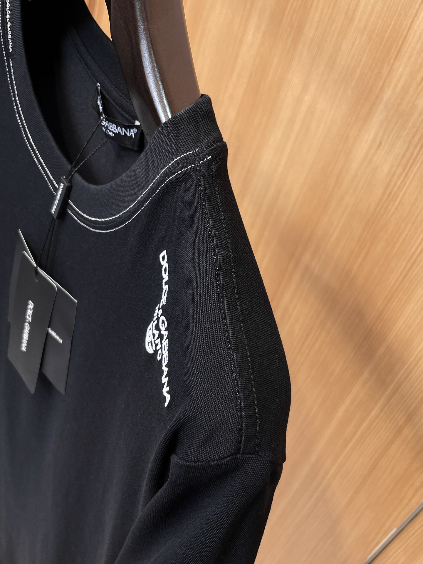 杜嘉班纳D&G26春夏新品专柜首发最新款短袖圆领T恤 高端订制 设计前卫时尚！品牌logo重工艺设计，高