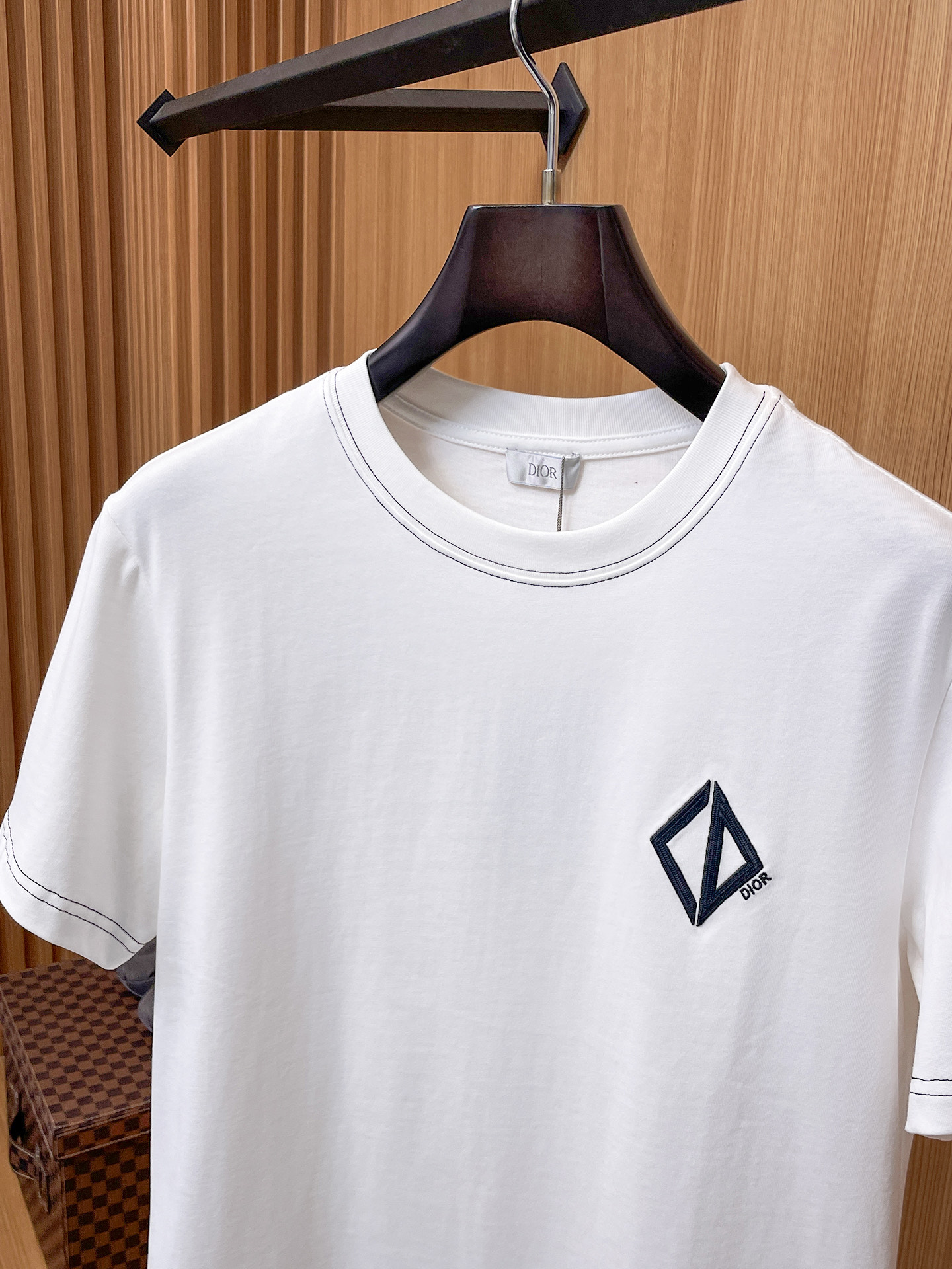 迪奥Dior26春夏新品专柜首发最新款短袖圆领T恤 高端订制 设计前卫时尚！品牌logo重工艺设计，高端