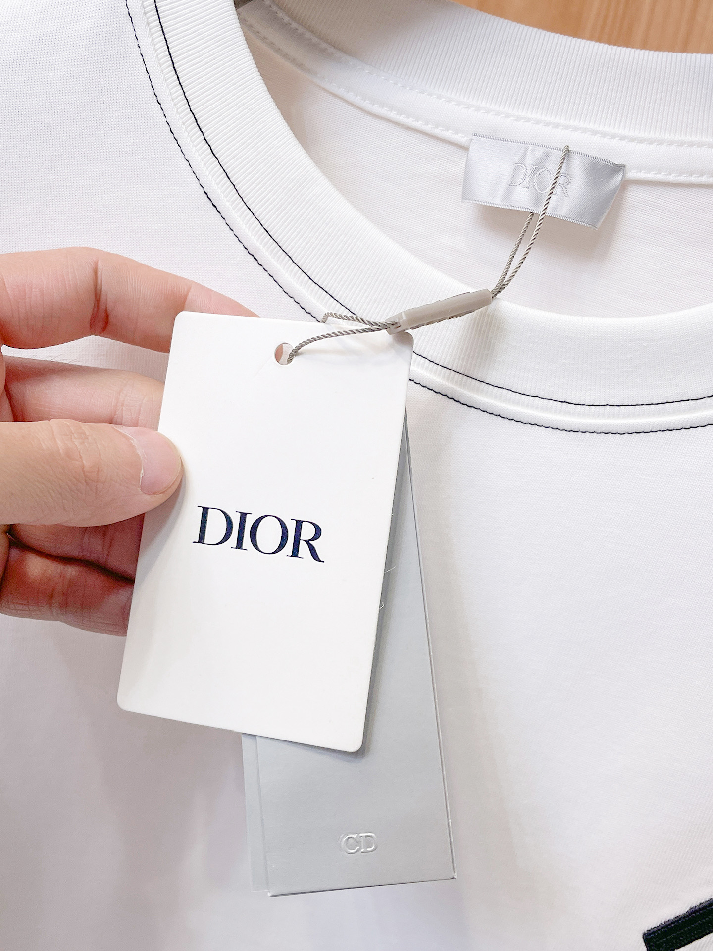 迪奥Dior26春夏新品专柜首发最新款短袖圆领T恤 高端订制 设计前卫时尚！品牌logo重工艺设计，高端