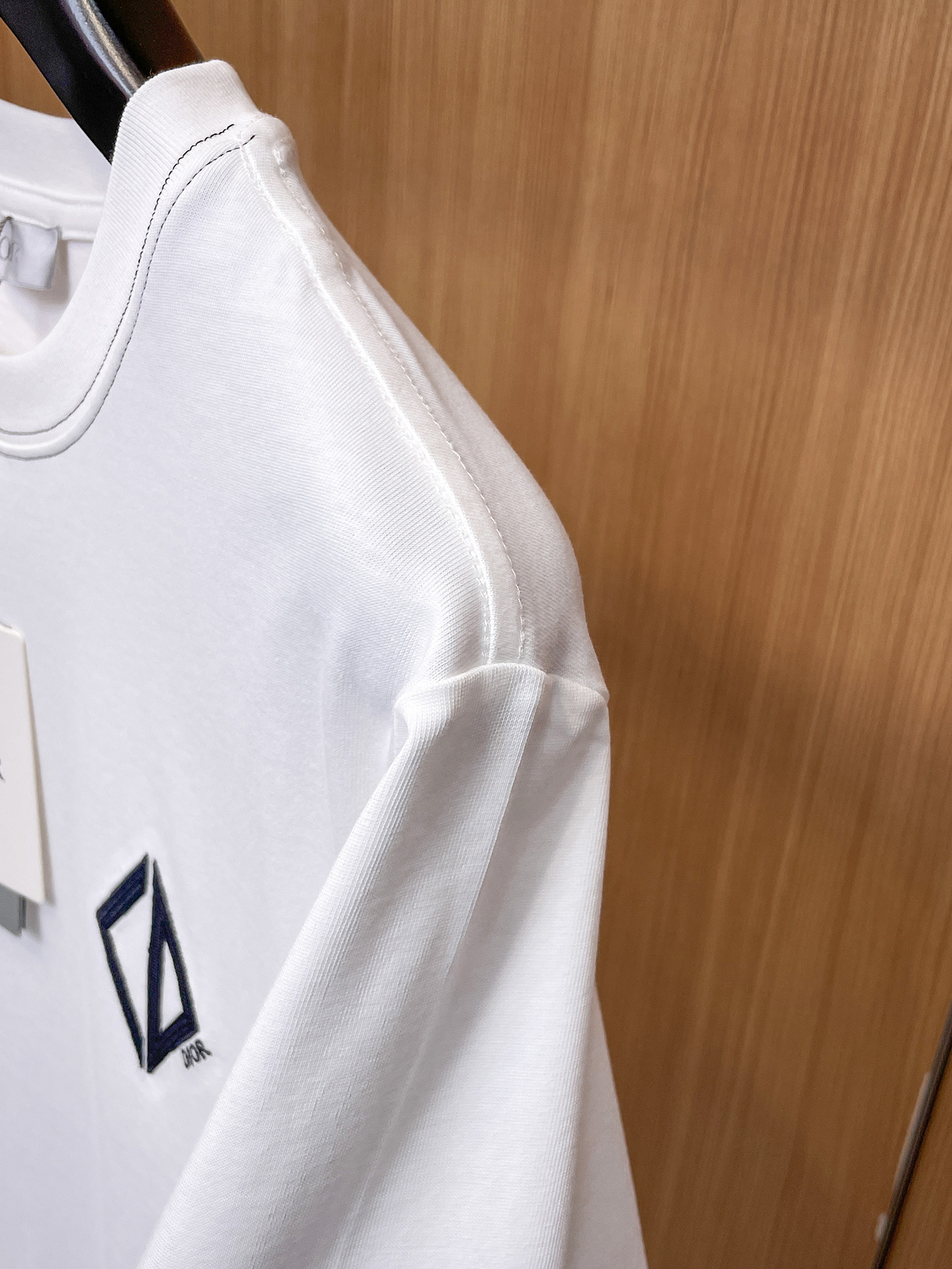 迪奥Dior26春夏新品专柜首发最新款短袖圆领T恤 高端订制 设计前卫时尚！品牌logo重工艺设计，高端