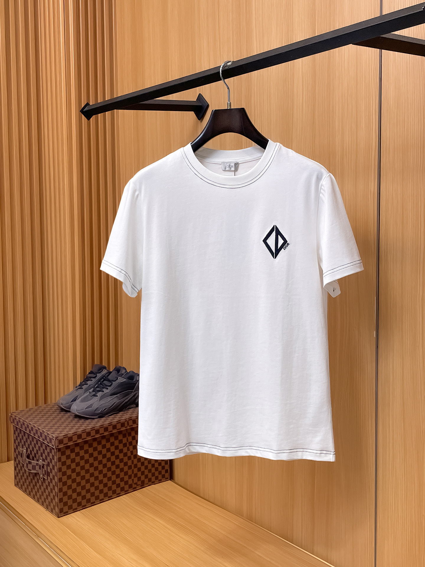 迪奥Dior26春夏新品专柜首发最新款短袖圆领T恤 高端订制 设计前卫时尚！品牌logo重工艺设计，高端