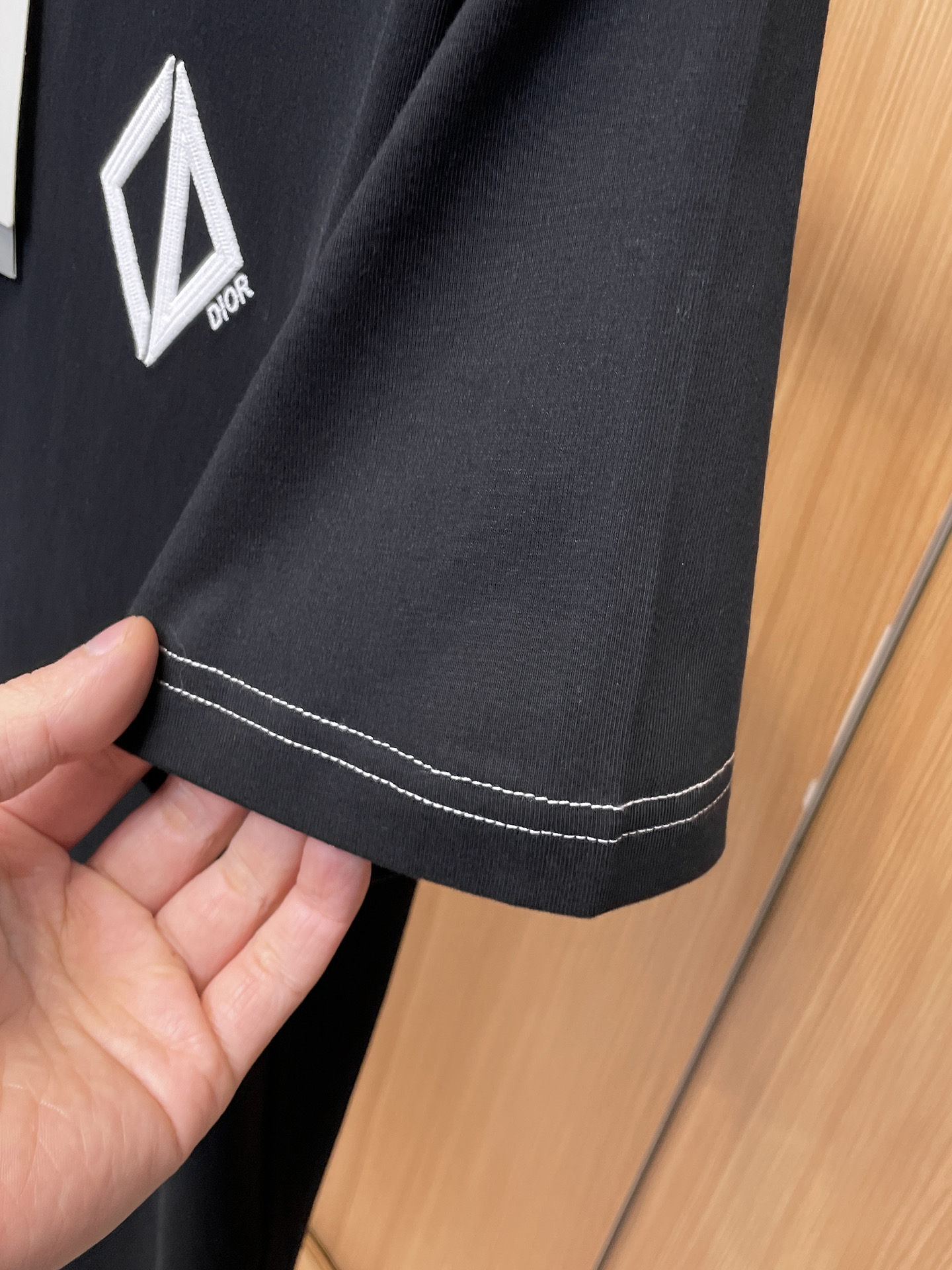 迪奥Dior26春夏新品专柜首发最新款短袖圆领T恤 高端订制 设计前卫时尚！品牌logo重工艺设计，高端
